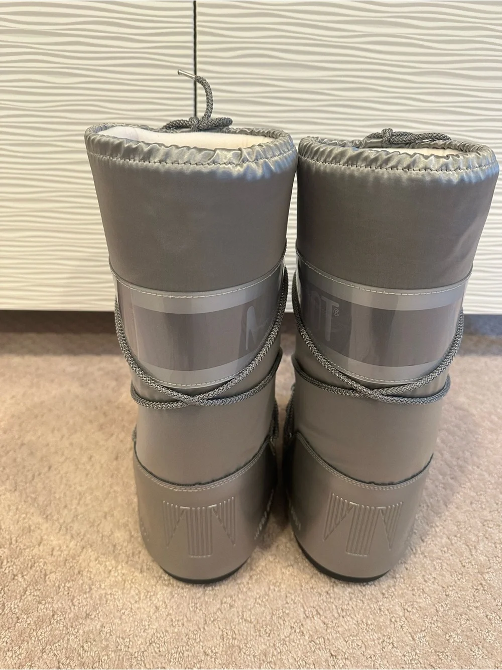 Moon Boot  MB Icon glance silver EU 39/41  US 7/8.5 new in box
